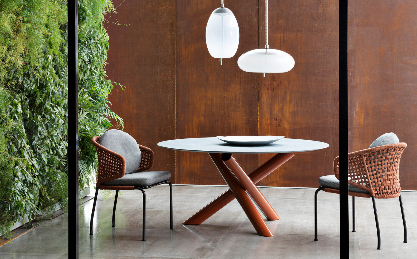 Van Dyck Outdoor Table