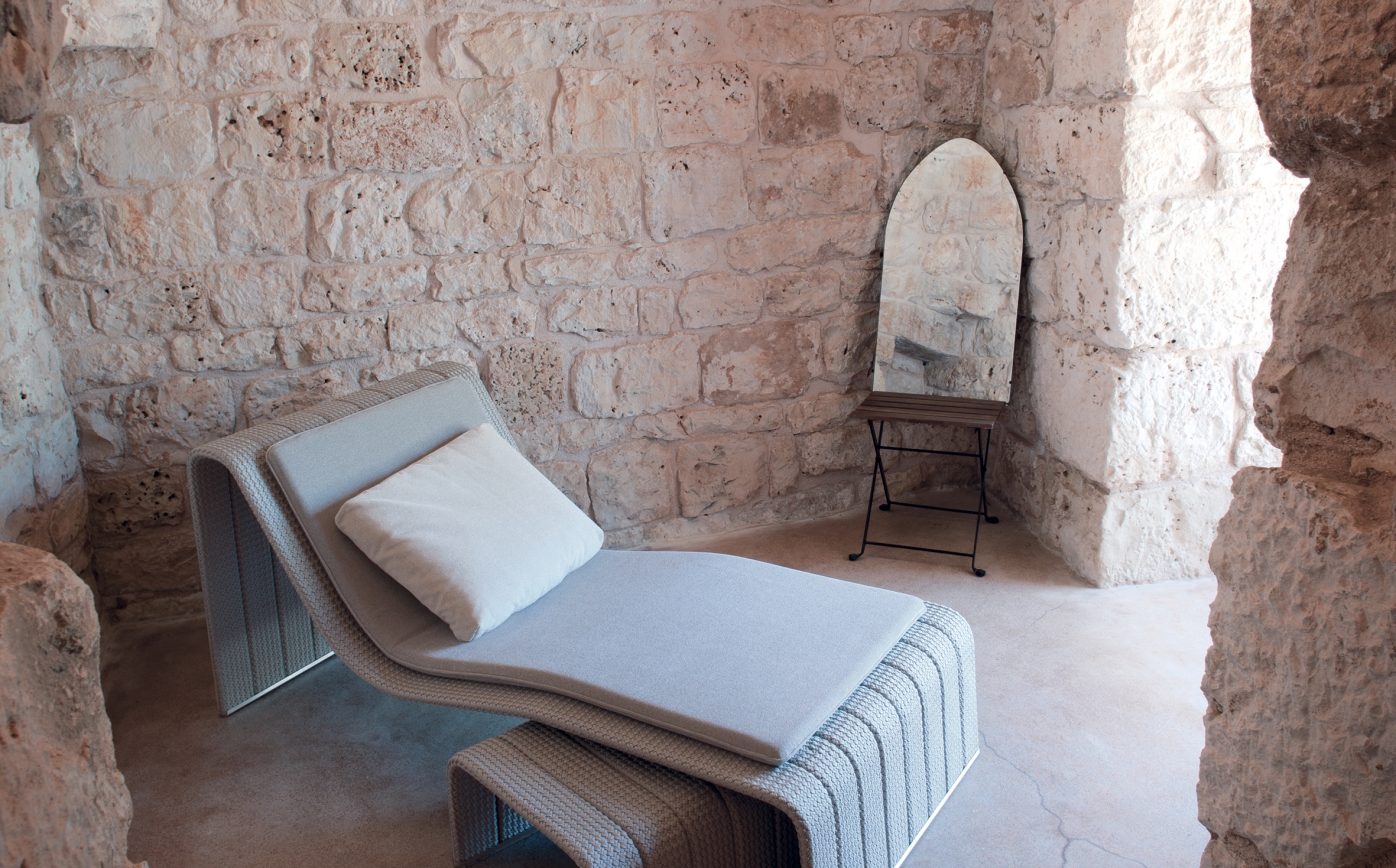 Frame Chaise