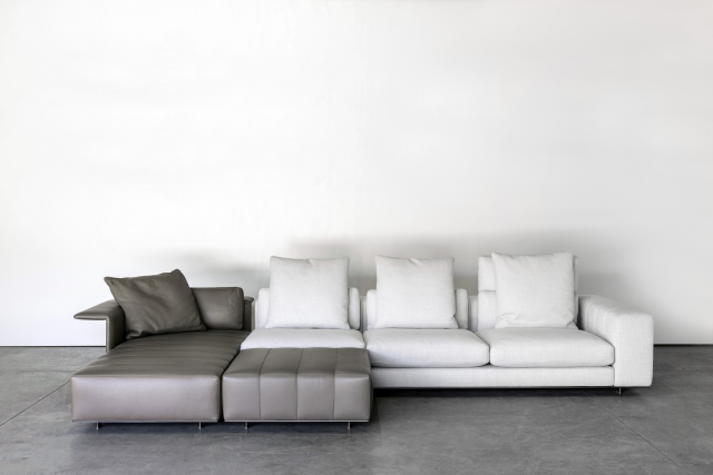 Freeman sofa setting