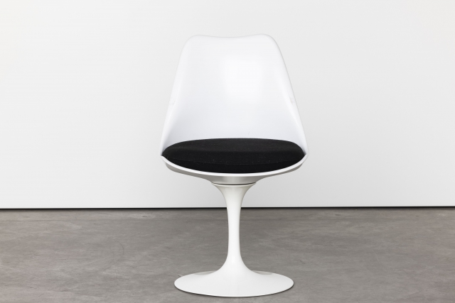 Saarinen tulip swivel side chair