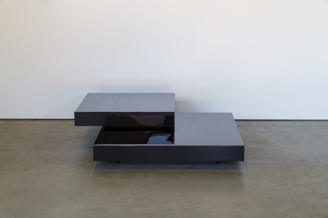 Solid coffee table w/ 2 tops