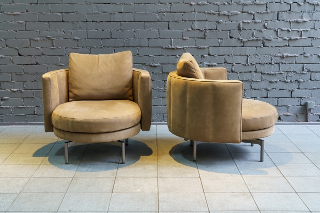 Torii medium swivel armchair